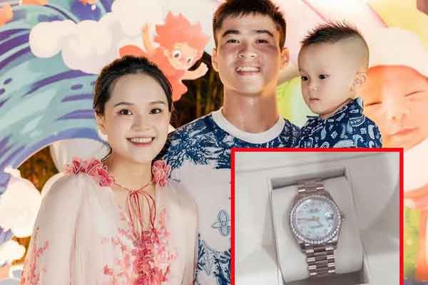 Ái nữ cựu chủ tịch CLB Sài Gòn lộ diện nhan sắc ngọt ngào sau sinh khi đến sân cổ vũ Duy Mạnh thi đấu-7