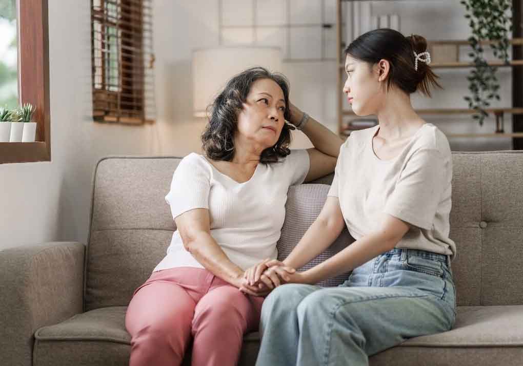 Chồng quá ham mê cờ bạc, mẹ anh ấy gặp tôi đưa ra đề nghị này-1