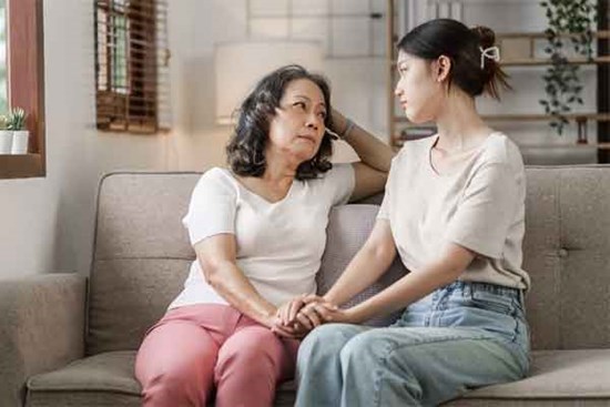 Chồng quá ham mê cờ bạc, mẹ anh ấy gặp tôi đưa ra đề nghị này