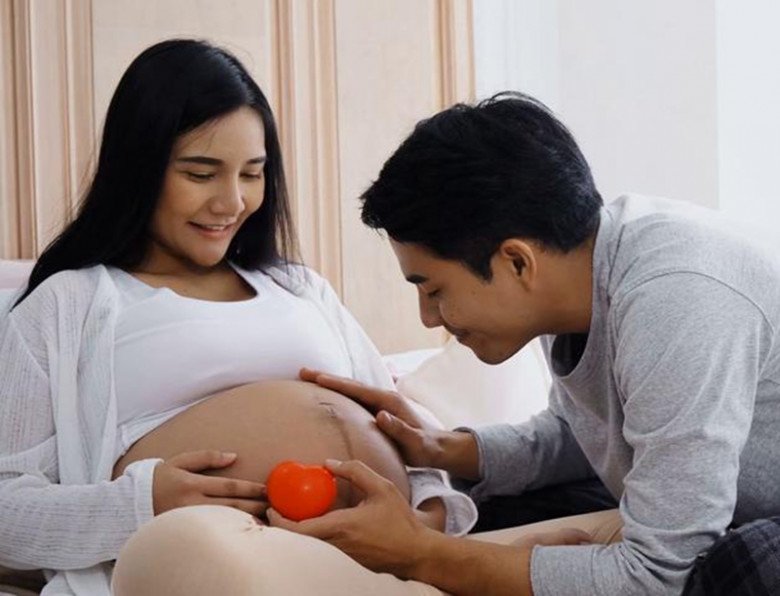 Khen chị hàng xóm bầu đẹp, chồng nhìn vợ bĩu môi: Như hà mã, đi đẻ khéo tròn trăm cân”-2