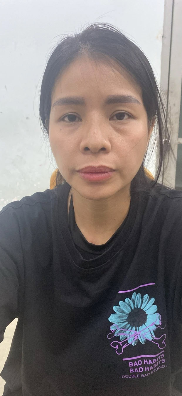 Bắt khẩn cấp người phụ nữ bạo hành bé trai trong lúc bé trần truồng-1