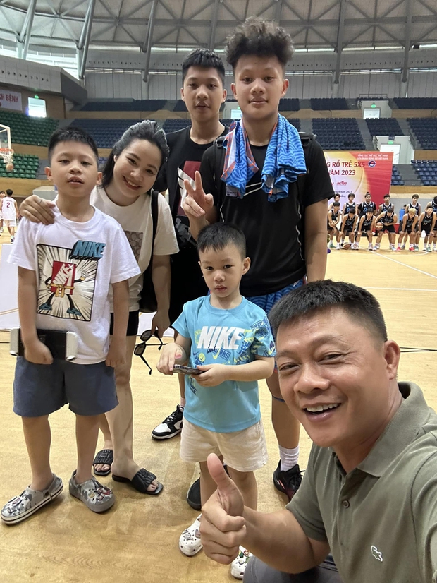 BTV đông con nhất VTV bị shipper cho leo cây cả tiếng, biết lý do anh bo thêm 500 nghìn-4