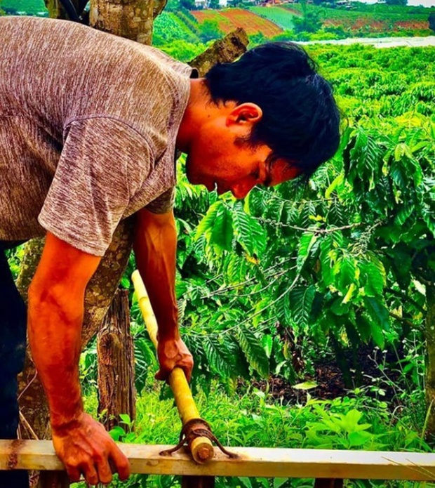 Hai ca sĩ đình đám gặp biến cố, phải bỏ showbiz về quê làm rẫy, nuôi lợn để mưu sinh-6