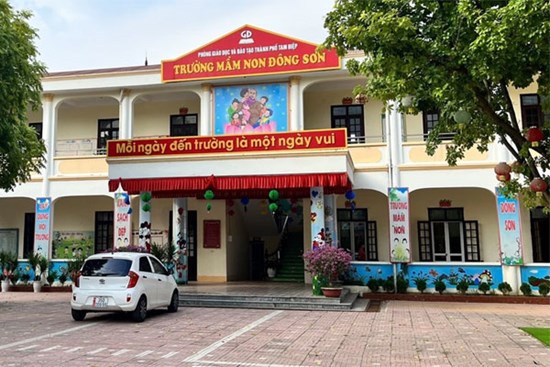 Phạt tiền, chuyển cô giáo tát, đá cháu bé 3 tuổi sang nấu ăn