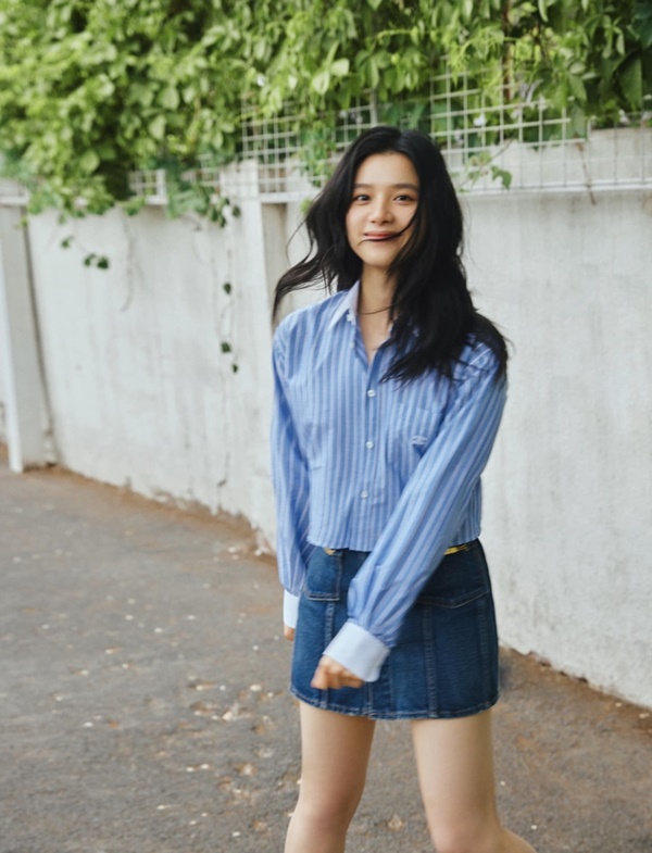 Style đời thường của 3 tiểu hoa 95” Cbiz: Triệu Lộ Tư - Trương Tịnh Nghi trẻ trung, Ngu Thư Hân hoá fashionista-11