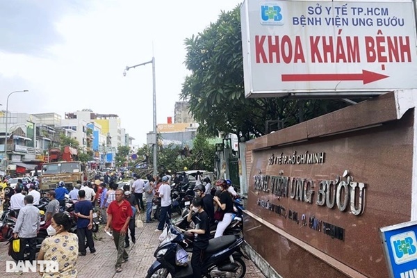 Công an làm việc với cô gái tố bác sĩ đòi vui vẻ” mới đưa thuốc trị ung thư cho mẹ-1