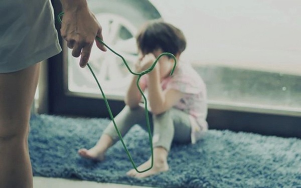 Từ vụ bé trai 8 tuổi bị trói vào cột điện: Bạo hành mang đến tổn thương tâm lý nghiêm trọng thế nào với trẻ em?-2