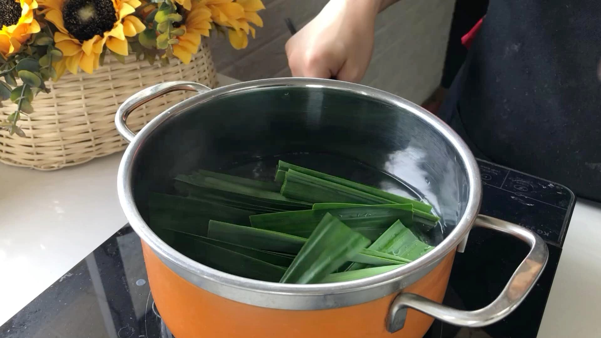 Học mẹ đảm Hà thành cách nấu chè bưởi cốm dừa cho mùa Vu Lan-10