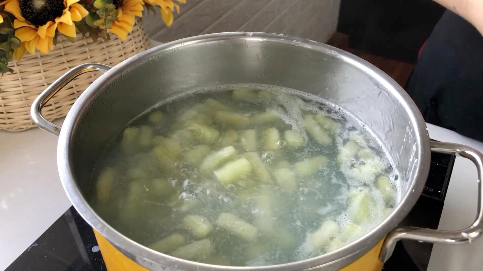 Học mẹ đảm Hà thành cách nấu chè bưởi cốm dừa cho mùa Vu Lan-17