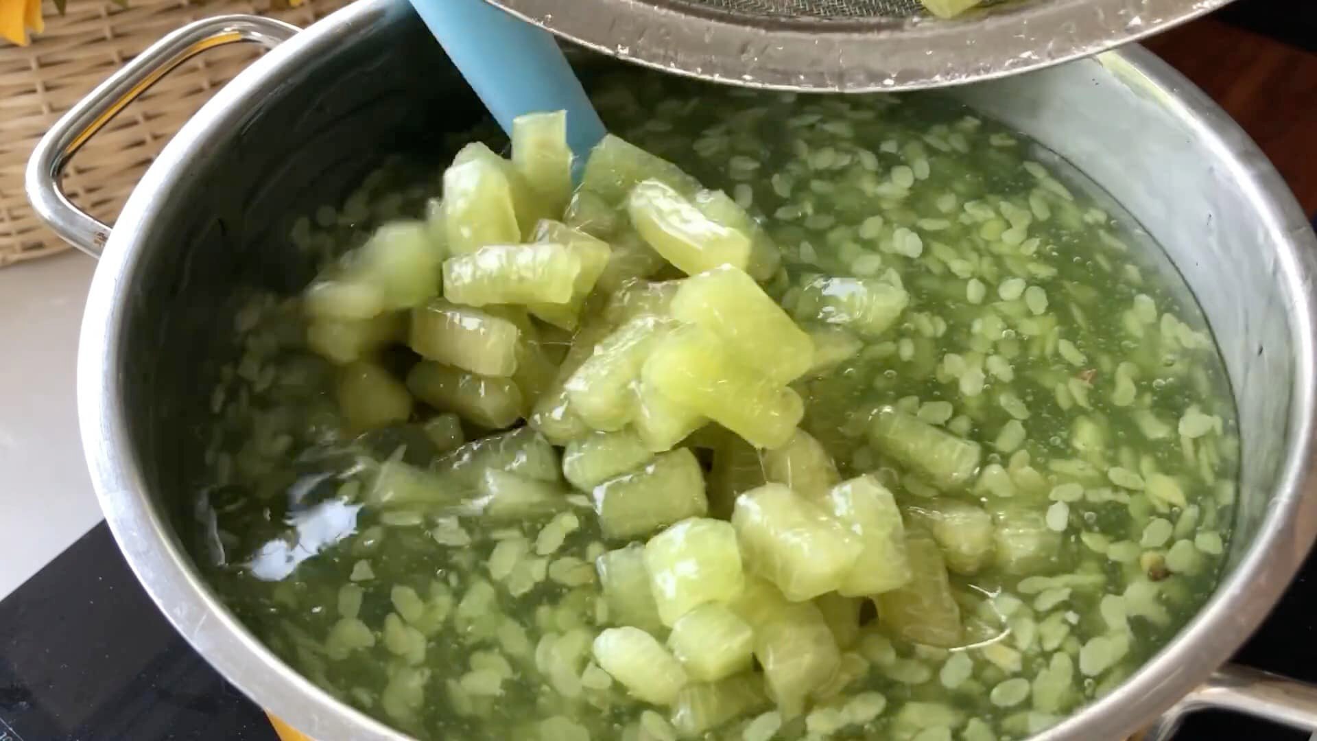 Học mẹ đảm Hà thành cách nấu chè bưởi cốm dừa cho mùa Vu Lan-27