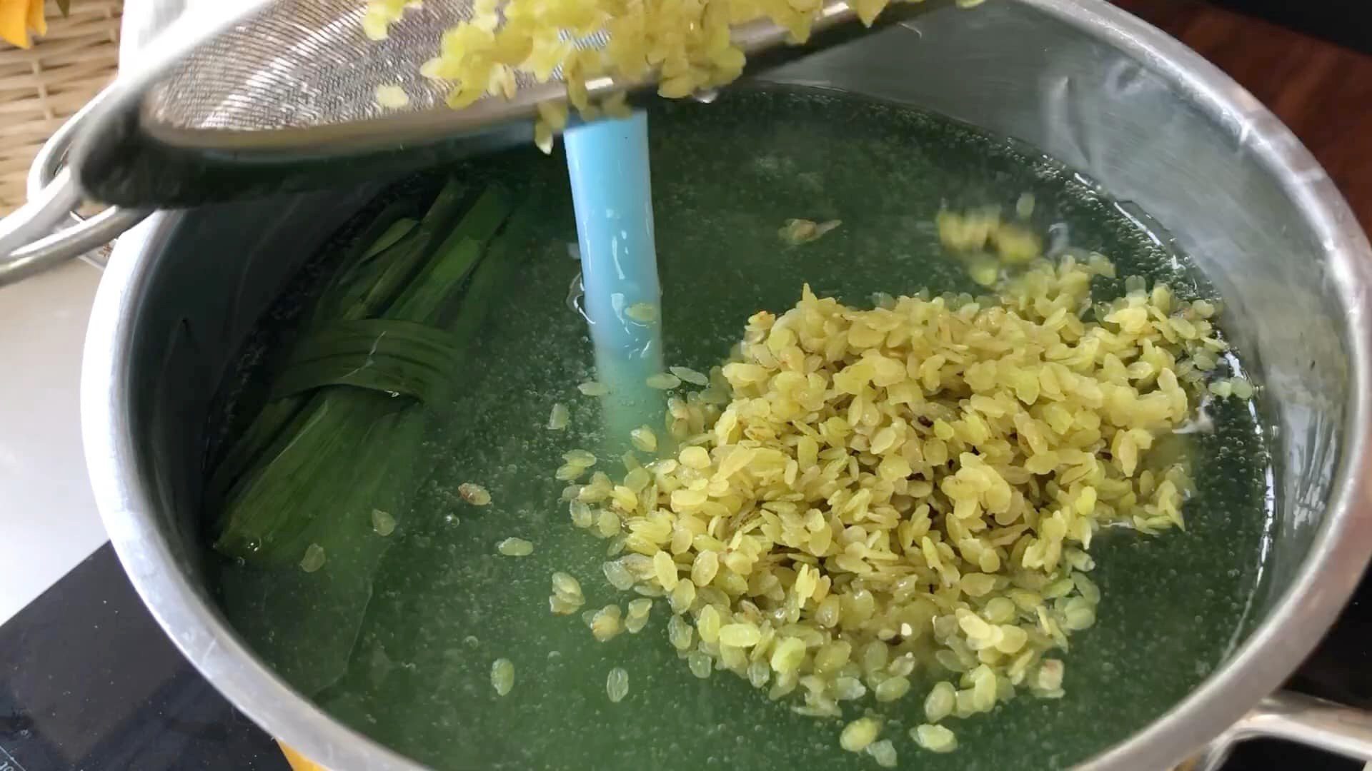 Học mẹ đảm Hà thành cách nấu chè bưởi cốm dừa cho mùa Vu Lan-26