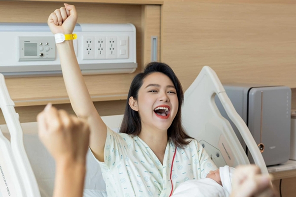 Minh Hằng lộ diện sau sinh, nhan sắc thế nào?-3