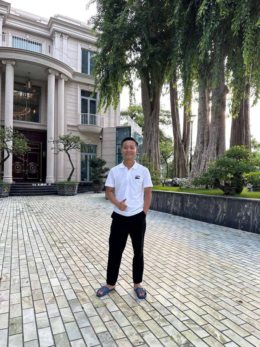 Quang Linh Vlog khoe chốt căn biệt thự nguy nga, dân tình đoán khối tài sản khổng lồ ở tuổi 26-1