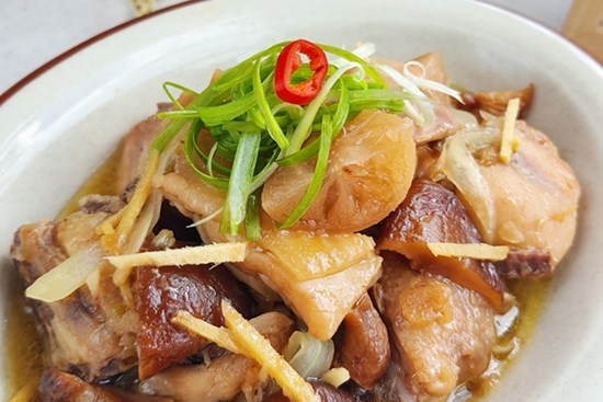 Loại quả giàu vitamin C, tốt cho tim mạch, đem muối rồi kho với thịt gà thành món ngon bất ngờ