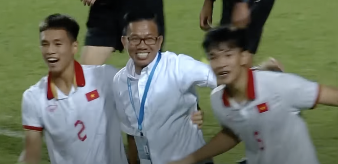 U23 Việt Nam vô địch Đông Nam Á, HLV Hoàng Anh Tuấn xúc động: Thầy xin cảm ơn những chiến binh nhỏ tuổi-5