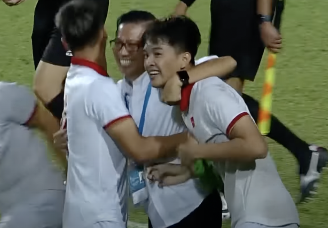U23 Việt Nam vô địch Đông Nam Á, HLV Hoàng Anh Tuấn xúc động: Thầy xin cảm ơn những chiến binh nhỏ tuổi-6