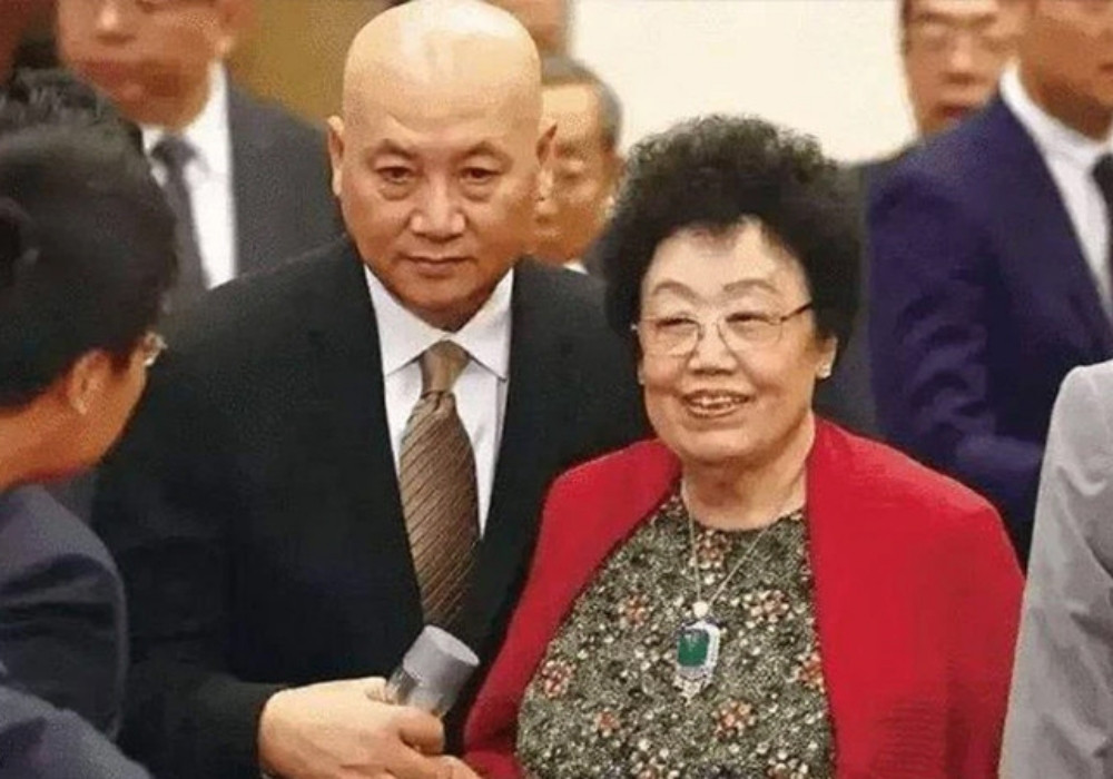 ‘Đường Tăng’ Trì Trọng Thụy và bà xã tỷ phú vướng tin đồn rạn nứt hôn nhân-3