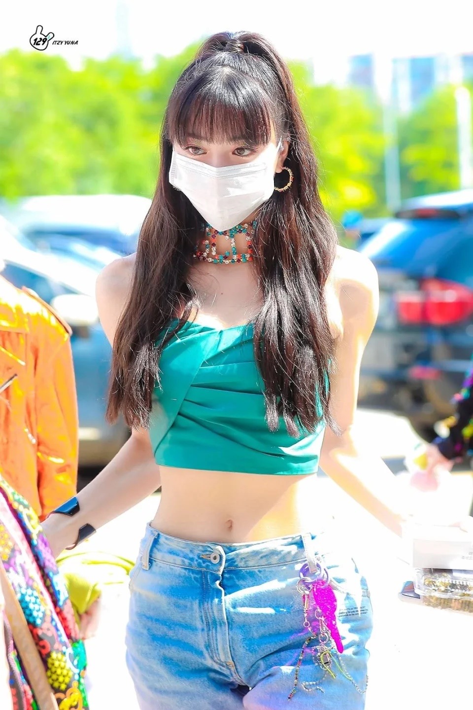 Nữ idol sở hữu body siêu thực, cứ diện combo crop top quần jeans là gây sốt-9