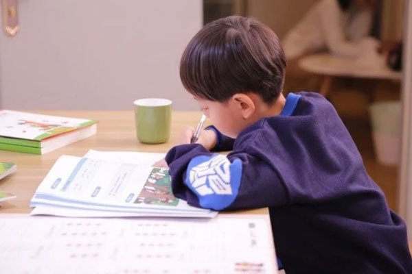 Phụ huynh lớp 1 dạy con trong hoang mang, cô giáo tiểu học chỉ ra 2 điều cha mẹ cần lưu ý-2