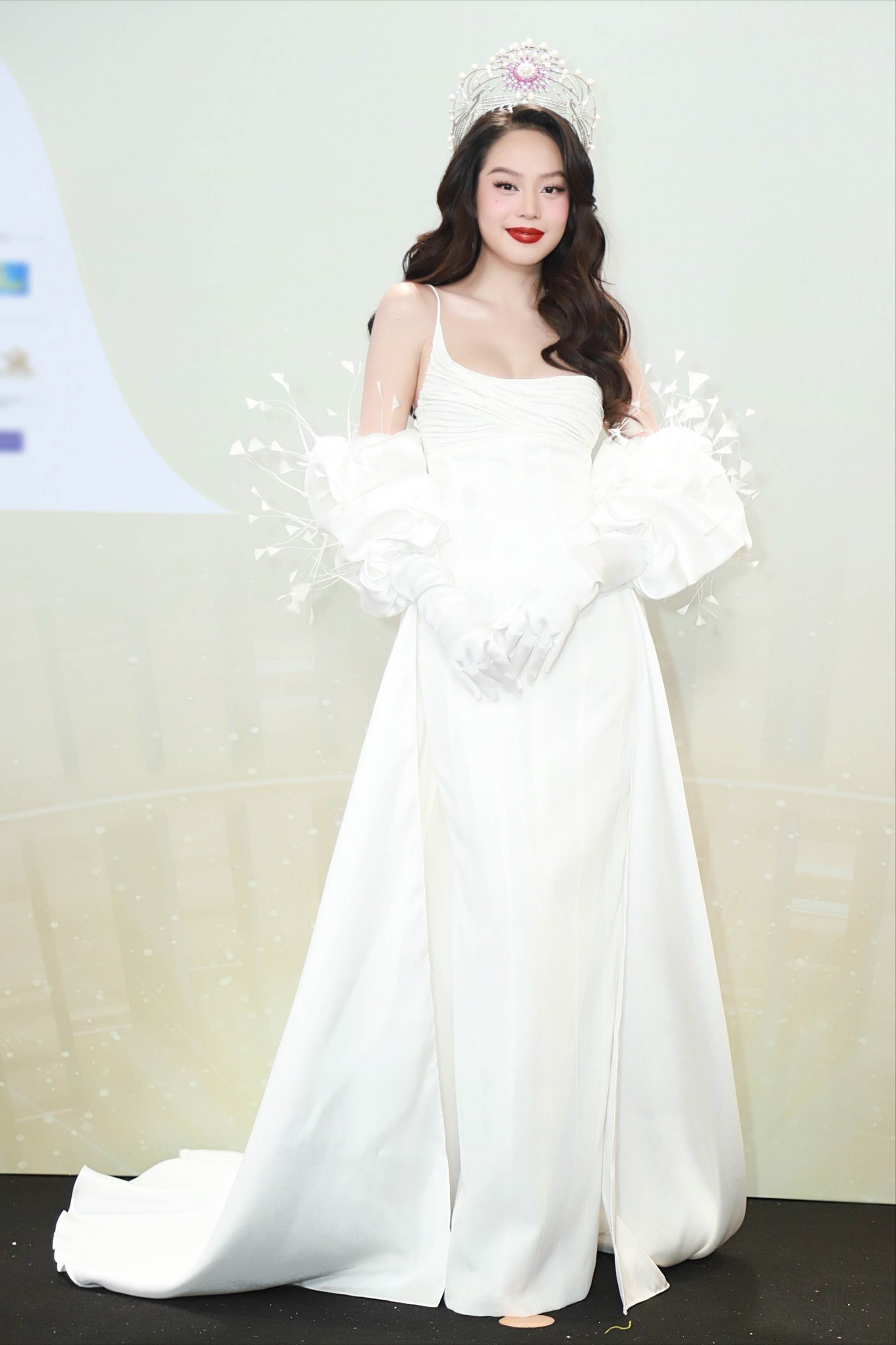 Chung kết Miss Grand Vietnam 2023: Thiên Ân đưa bạn trai tin đồn lên thảm đỏ trong ngày đặc biệt-5