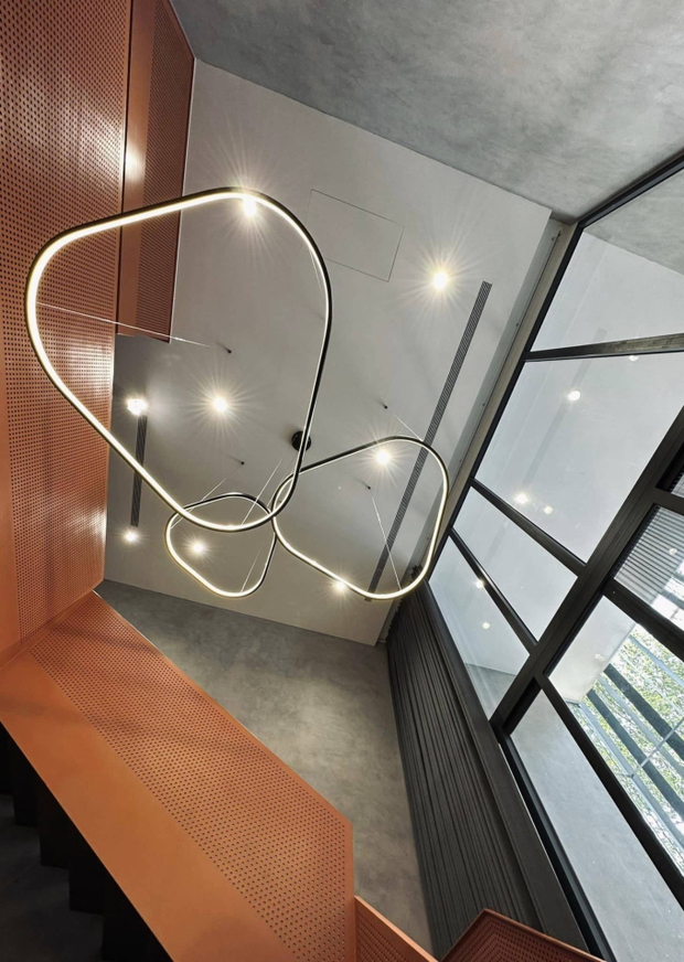 Bên trong biệt thự 5 tầng của JustaTee: Góc nào cũng xịn đét, được gọi là tụ điểm giải trí của giới rap Việt bởi 1 lý do-6