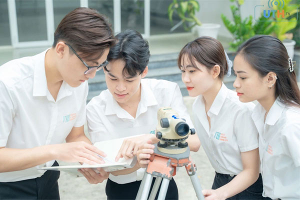 Đồng phục học sinh giá nửa triệu một bộ, phụ huynh nói thua áo vài chục ở chợ-4