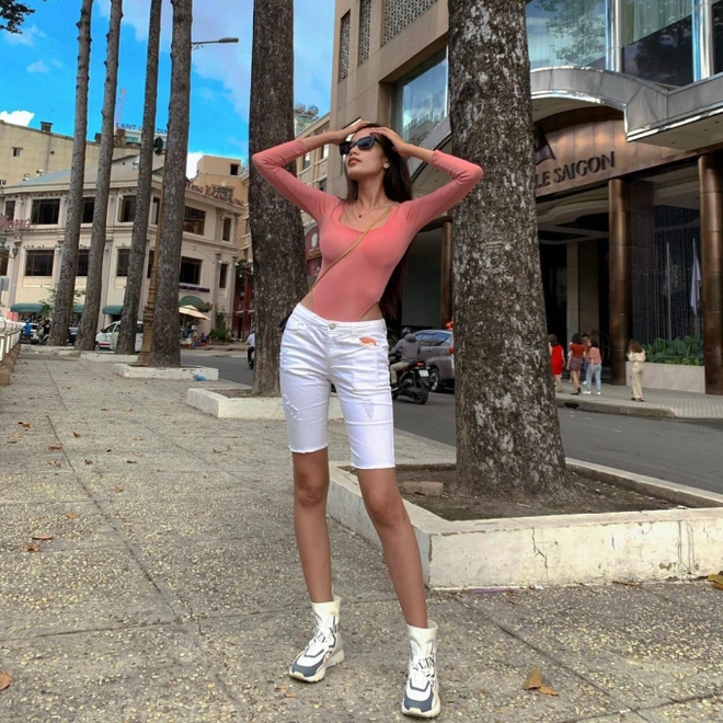 Soi tủ đồ của tân Hoa hậu Lê Hoàng Phương: Ngập tràn váy áo local brand, diện lên sang như hàng hiệu đắt tiền-11