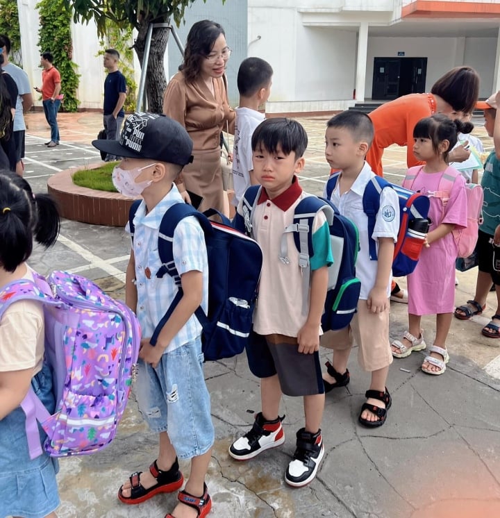 Loạt khoảnh khắc cười ra nước mắt của học sinh khi đến trường-5