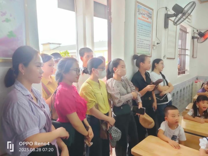 Loạt khoảnh khắc cười ra nước mắt của học sinh khi đến trường-8