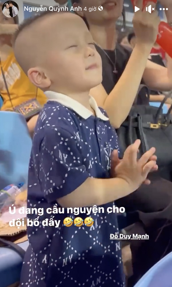 Ái nữ cựu chủ tịch CLB Sài Gòn lộ diện nhan sắc ngọt ngào sau sinh khi đến sân cổ vũ Duy Mạnh thi đấu-2