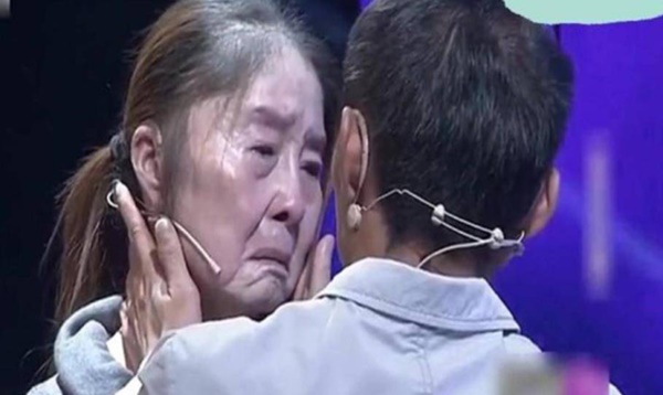 Cô gái 18 tuổi bỗng nhiên biến thành cụ bà nhăn nheo, chồng cùng vợ chạy chữa bệnh lạ và kết cục viên mãn cho sự thủy chung son sắt-3