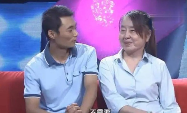 Cô gái 18 tuổi bỗng nhiên biến thành cụ bà nhăn nheo, chồng cùng vợ chạy chữa bệnh lạ và kết cục viên mãn cho sự thủy chung son sắt-4