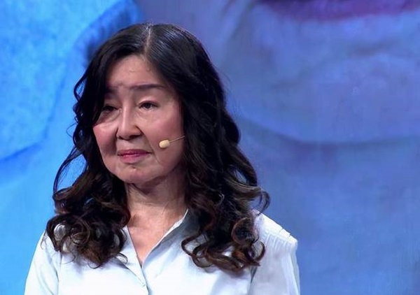 Cô gái 18 tuổi bỗng nhiên biến thành cụ bà nhăn nheo, chồng cùng vợ chạy chữa bệnh lạ và kết cục viên mãn cho sự thủy chung son sắt-7