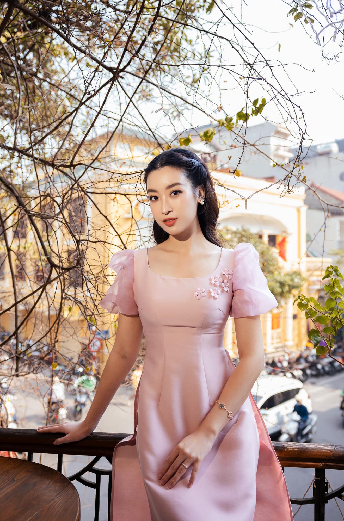 Hoa hậu nghèo nhất Việt Nam sau 7 năm đăng quang giờ là vợ chủ tịch, có hãng thời trang riêng-5