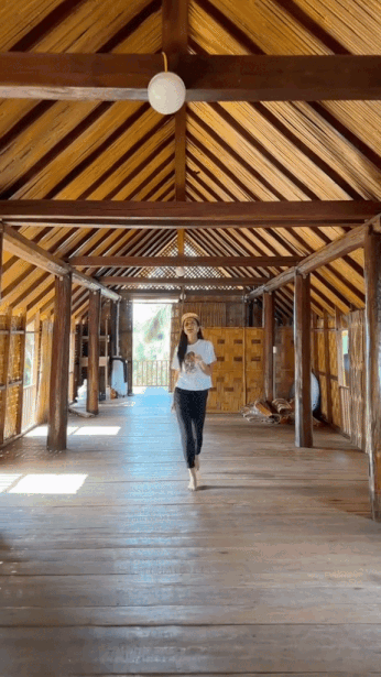 H’Hen Niê khoe nhà làm cho em gái: Gộp 3 căn dài như sàn catwalk, cây trái bao quanh thích mắt-3