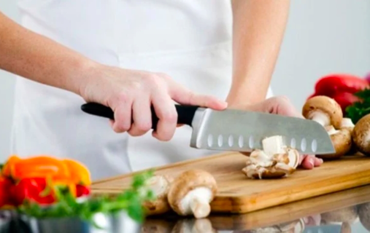 Lỗ tròn trên thân dao dùng để làm gì?-1