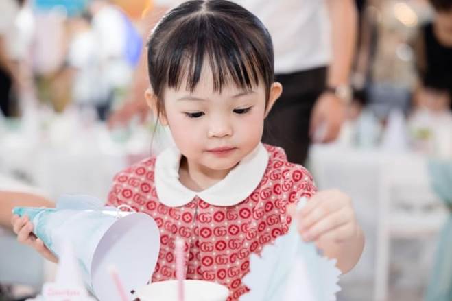 Con gái Cường Đô la đốn tim fan với loạt ảnh đáng yêu-1