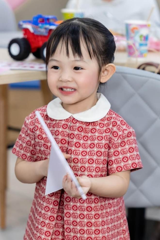 Con gái Cường Đô la đốn tim fan với loạt ảnh đáng yêu-2