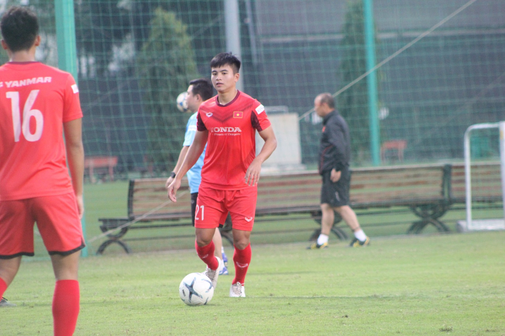 Hậu vệ điển trai nhất nhì U23 Việt Nam bất ngờ kết hôn-4