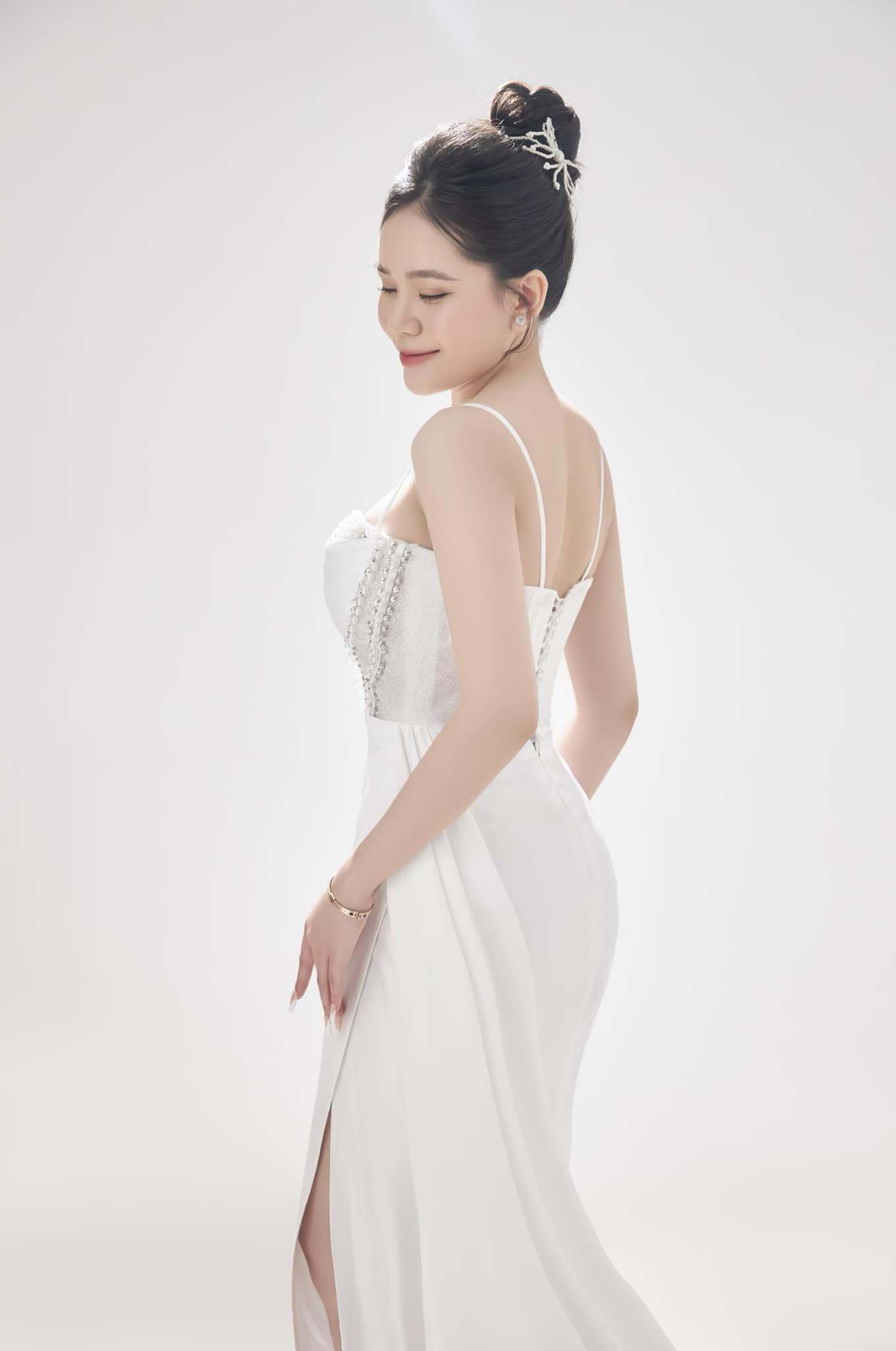 Hậu vệ điển trai nhất nhì U23 Việt Nam bất ngờ kết hôn-3