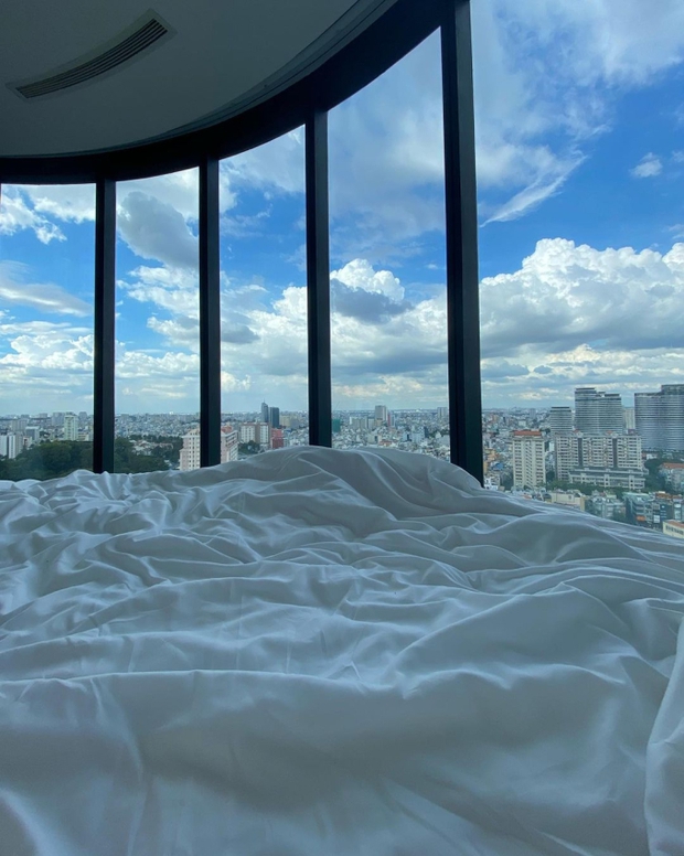 Hơn 94 triệu lượt xem chiếc” phòng ngủ tường kính view khủng ngắm Bitexco, danh tính chủ nhân gây bất ngờ-2