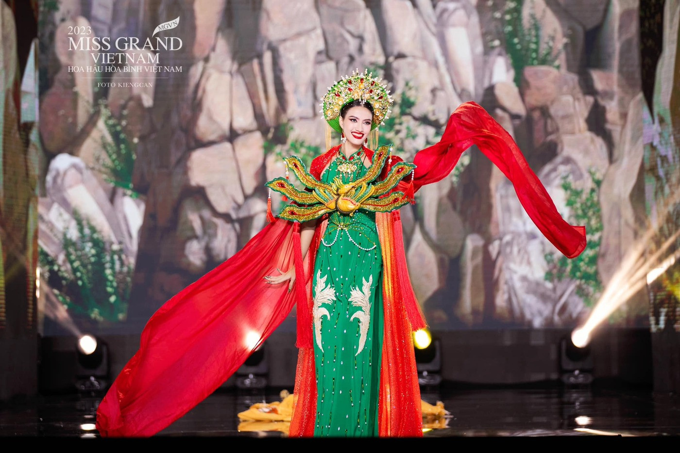 Điều bất ngờ về Á hậu Minh Nhàn IELTS 8.0 bắn tiếng Anh như gió-8