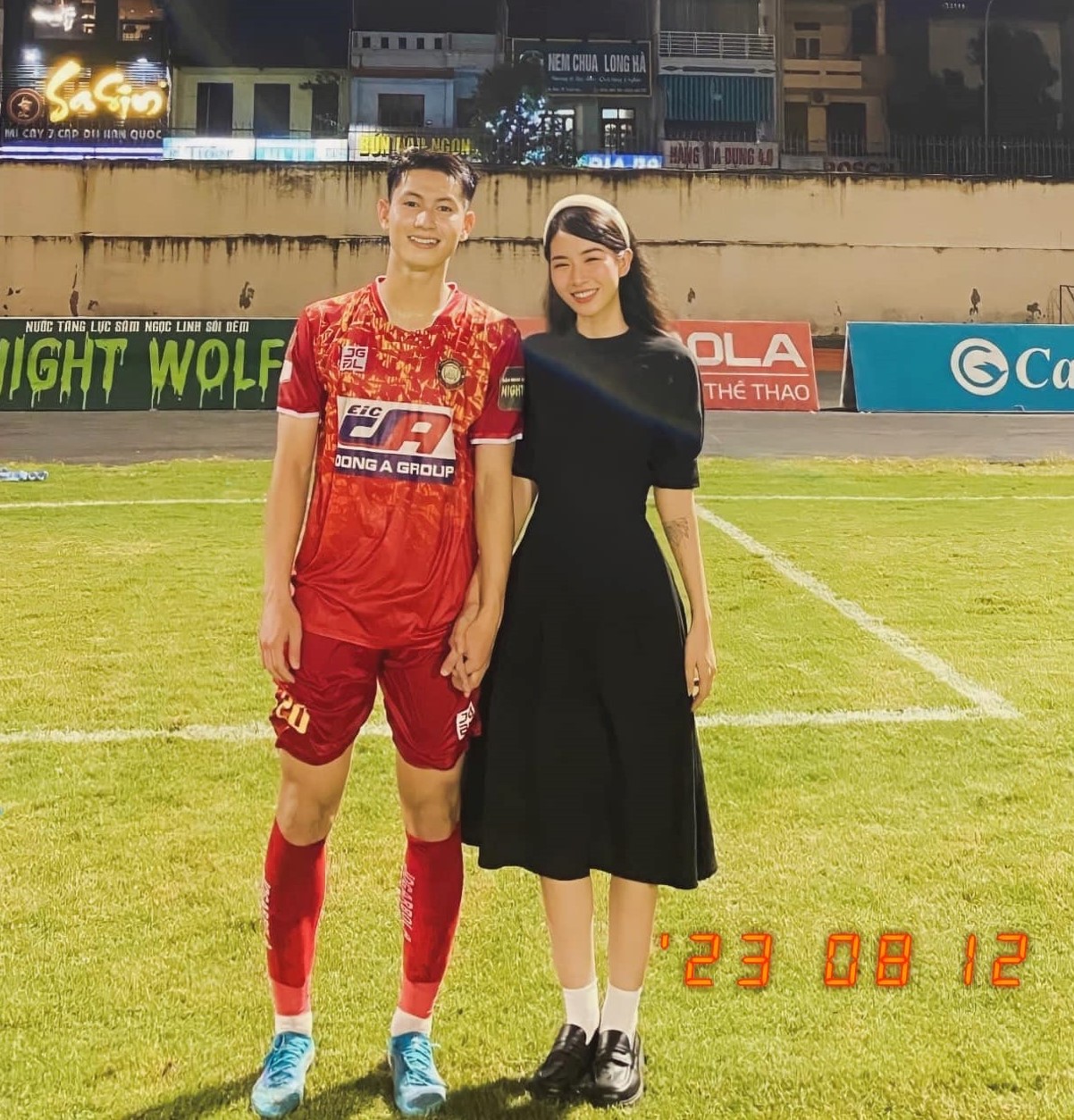 Hot boy Đội tuyển Việt Nam công khai hẹn hò bạn gái đa tài-2