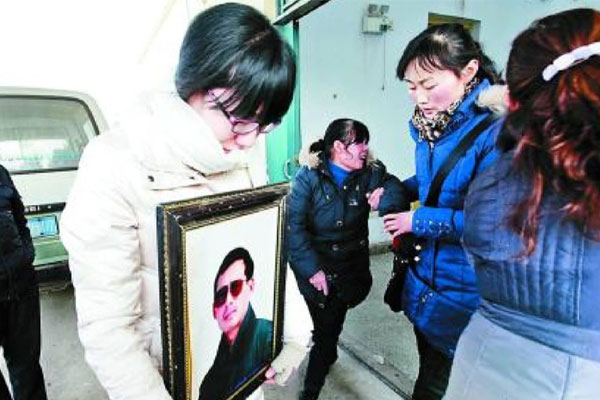 Hành trình điều tra cái chết của một công nhân sau khi bị cảnh sát bắt-1