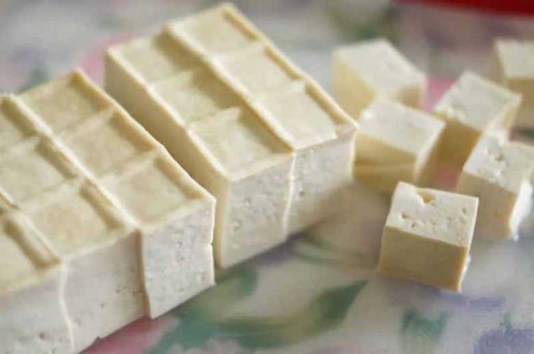 Rán đậu đừng cho trực tiếp vào chảo, thêm 2 bước này miếng nào cũng vàng ruộm, không bao giờ nát-5