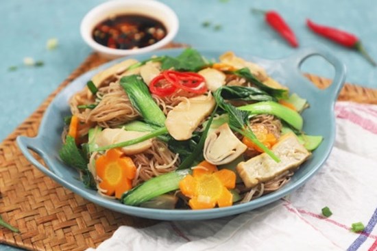 Giải ngấy với món bún trộn nhiều rau, thanh mát