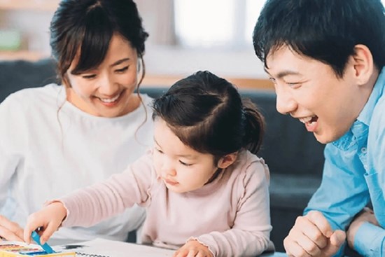 3 điểm khác biệt từ cha mẹ dẫn đến tương lai con cái khác nhau: Không chỉ liên quan đến giàu - nghèo