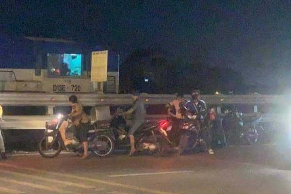 Chủ tịch UBND Thành phố Trần Sỹ Thanh trao Huy hiệu Đảng tại quận Thanh Xuân-5