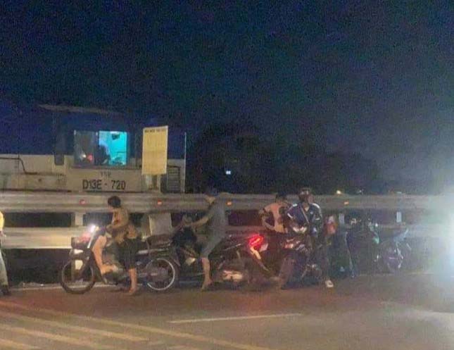 Tàu hỏa đâm trúng xe máy qua đường ngang, 1 người tử vong-1