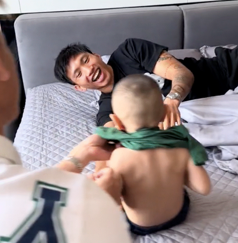 Đoàn Văn Hậu - Doãn Hải My vui đùa cùng con trai Hồ Tấn Tài, nhan sắc nàng WAG gây thương nhớ-1